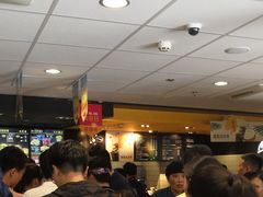 等位区-麦当劳(新达汇三林店)