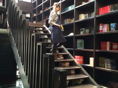 -钟书阁(松江泰晤士小镇店)