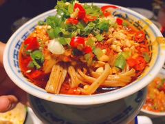 -沪小二炭火蛙锅(淮海中路美食不夜城店)