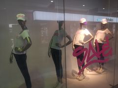 -URBAN REVIVO(济南世茂广场店)