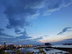 -皇马海口湾海景酒店(万绿园秀英港店)