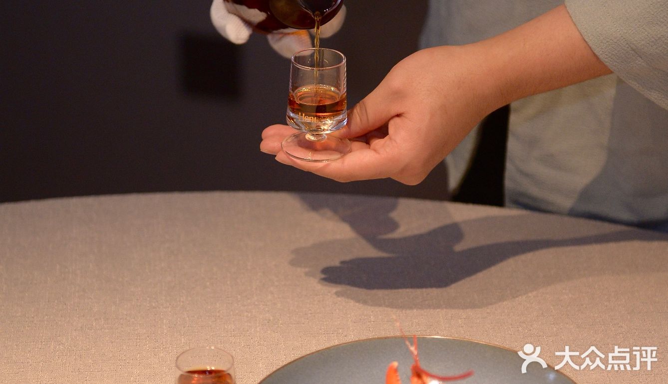 美食配佳酿，唯生活不可辜负