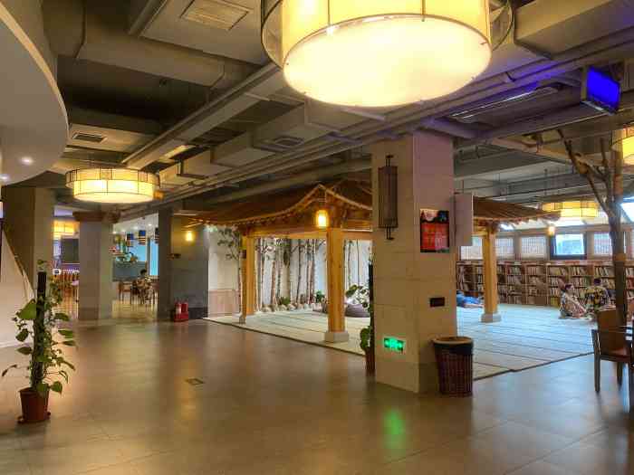 水善汇(长风东街店)-"新开的,全部光脚式,有地暖还不错,踩上去.