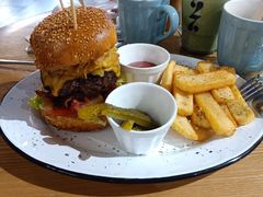 烤菠萝牛肉汉堡-HELLO 27 意面·沙拉·帕尼尼