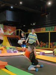 -蹦蹦跳跳(新奥购物中心店)