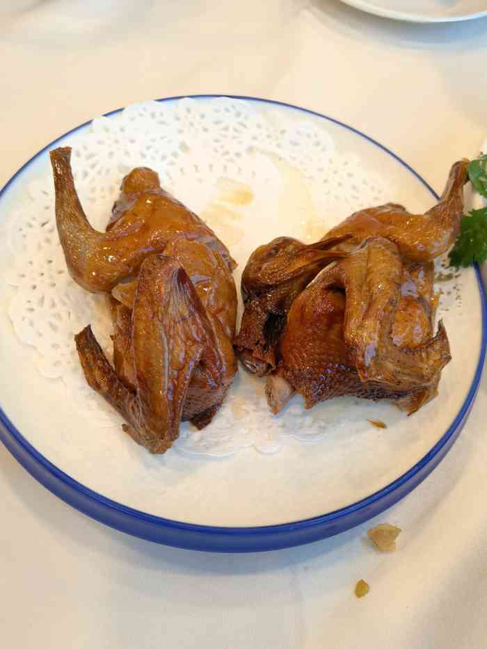 海宝酒家(中山四路店)-"虽然在店里有挂"禁止吸烟"的牌子,但是吸.