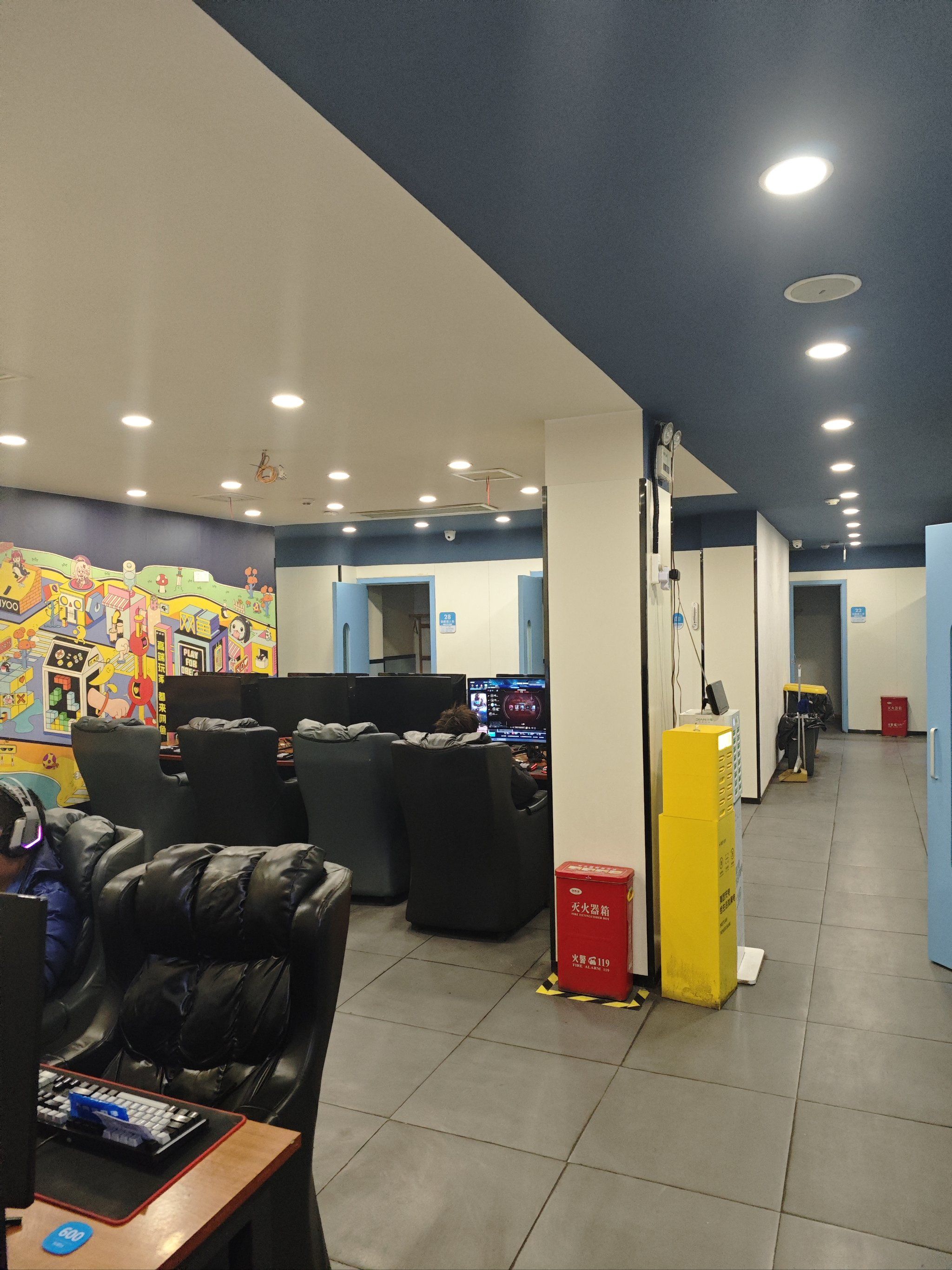 网鱼网咖环境优雅,设施齐全,电脑配置高