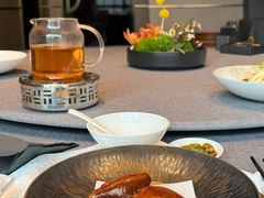 红烧妙龄乳鸽-滨江花月宴