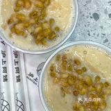 武汉的夏天必须拥有两杯沪上阿姨的绿豆牛乳冰！