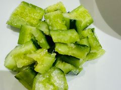 蒜泥黄瓜-渝信川菜 · 川味家常菜(财富购物中心店)