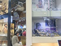 -三叶眼镜城批发市场(上海火车站店)