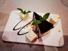 主厨甜品拼盘-YUE·6·西式融合餐厅(外滩六号店)