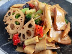 -天天向上素食餐厅(五台山店)