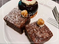 巧克力慕斯，布朗尼-前海华侨城JW万豪酒店·都会尚膳自助餐厅·熟成牛排海鲜酒水畅飨