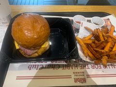 -The Habit Burger Grill 哈比特汉堡(爱琴海店)