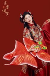 -喜爱高定婚纱摄影