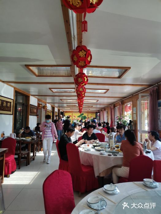 鸿运美食府大堂图片