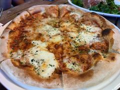 意式奶酪荟萃披萨-城市大道红炉披萨烘焙坊