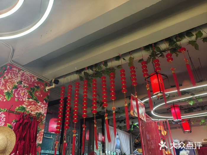 东北哈尔滨酱骨头馆房掌柜铁锅炖图片