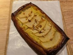 招牌苹果派-天井·丑面包搭咖啡