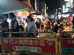-六合夜市