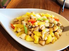 小炒菠萝鸡丁-云海肴·汽锅鸡·云南菜(天山百盛优客店)