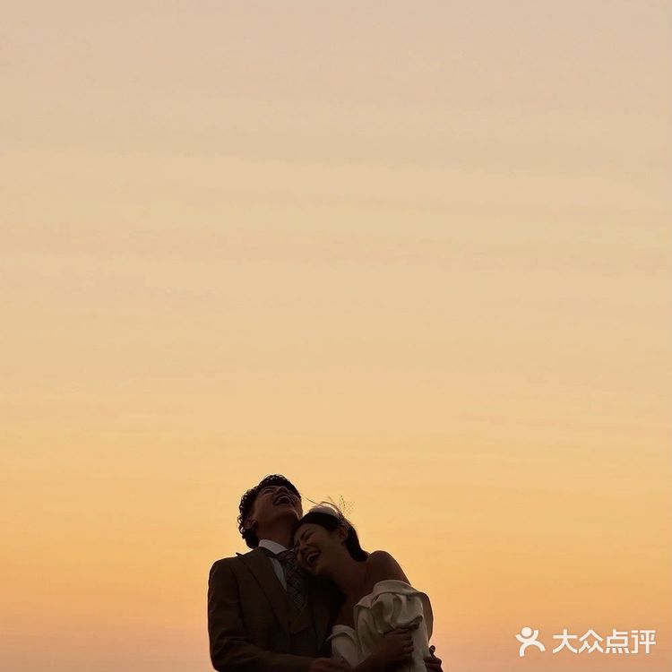  姐妹看了都会夸赞的电影感婚纱照氛围感满满