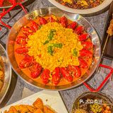 南京探店丨有剥虾师的龙虾店，你见过吗！