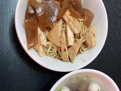 -松树干拌面店