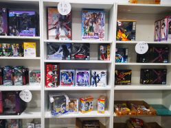 -逝水玩具折扣店