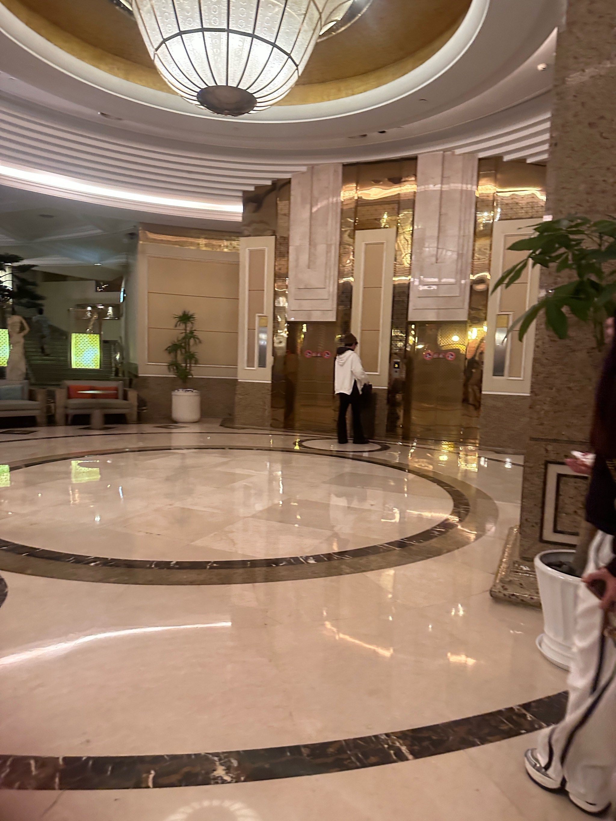 服务周到,卫生干净,菜品齐全