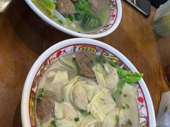 牛肉饼汤扁实面-明叔捞面