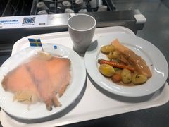 三文鱼片&nbsp;蔬菜圆饼&nbsp;荷兰酱-宜家·瑞典风味餐厅(无锡店)