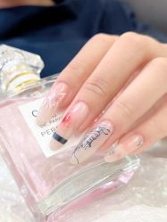 -灰姑娘美甲美睫馆