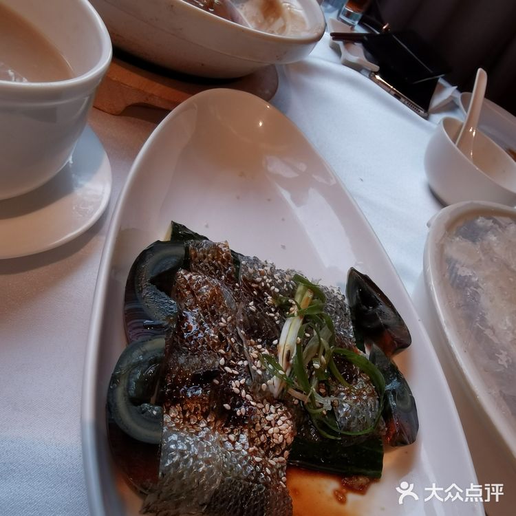 炳胜酒楼鱼生的惊艳