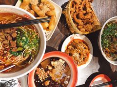 -爆炸头阿姨小四川正宗川味小吃(无任何分店)