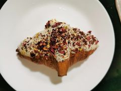 白巧克力玫瑰开心果-Top Impression Bakery Wolli Creek