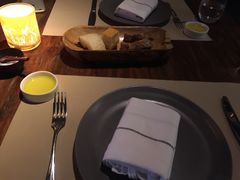餐前面包-Carbon莫卡哆·意大利复古集市餐厅(杭州大厦店)