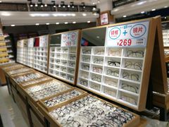 -美式眼镜·授权蔡司.依视路.尼康.豪雅.明月(人民广场店)