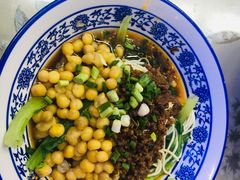 -渝之汇牛肉豌杂面