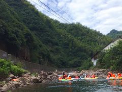 -安吉龙王山峡谷漂流