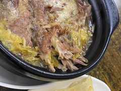 酸菜脊骨-砂锅酱骨