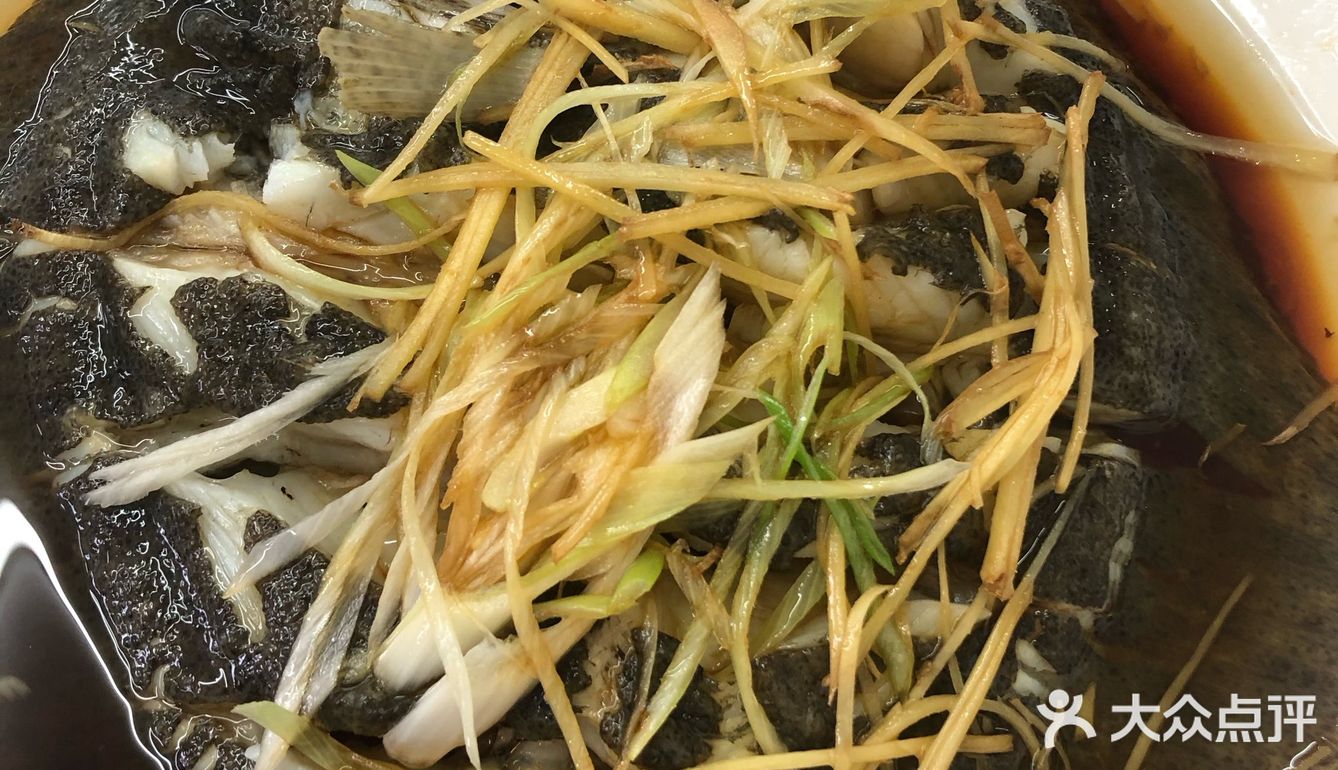 鲅鱼饺子很鲜，八宝鱼很新鲜，很嫩