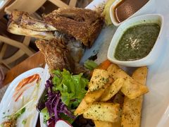 -Chom Cafe and Restaurant