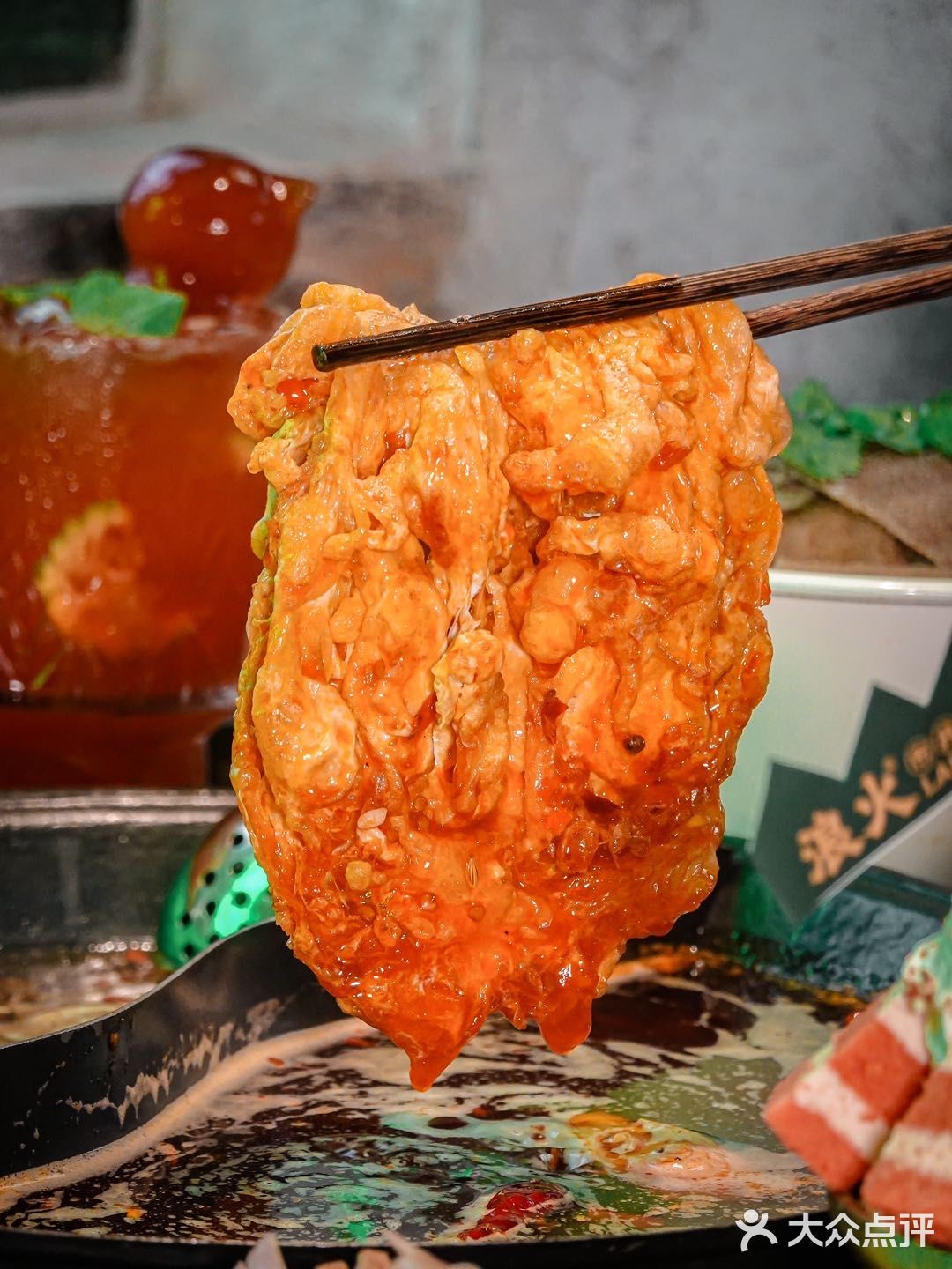 完美还原重庆市井火锅，场景都太有感觉了