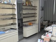 -视野联行眼镜•蔡司•依视路(温江店)