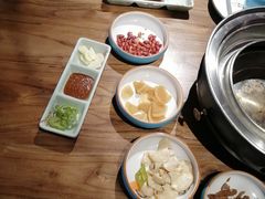 -明洞阿姨·韩式酱蟹烤肉·创意料理(三元桥店)