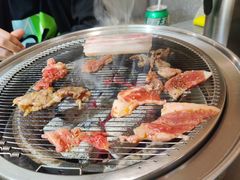 -围炉肉舍•炭烤活鳗•丹东海鲜烤肉(步行街店)