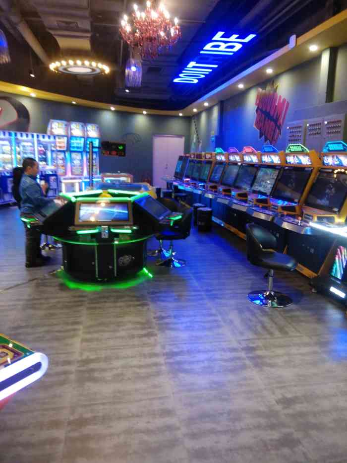 摩多城动漫-"在欧亚汇集4楼,新开的电玩城,东西很新,.