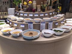 自助调料区-福娣·金沙银贝海鲜火锅